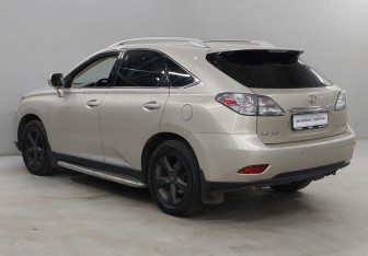 Подержанный автомобиль Lexus RX 2011 года (7 фото)