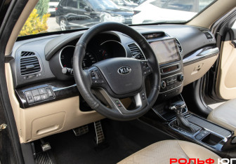Подержанный автомобиль Kia Sorento 2012 года (16 фото)