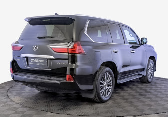 Подержанный автомобиль Lexus LX 2018 года (5 фото)