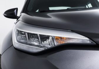 Подержанный автомобиль Toyota C-HR 2020 года (21 фото)