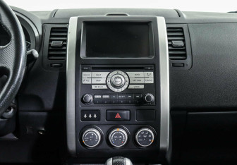Подержанный автомобиль Nissan X-Trail 2012 года (8 фото)