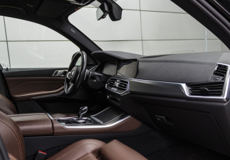 Подержанный автомобиль BMW X5 2019 года (15 фото)