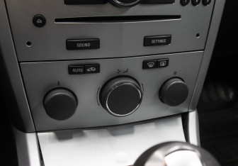 Подержанный автомобиль Opel Astra Hatchback 2011 года (18 фото)