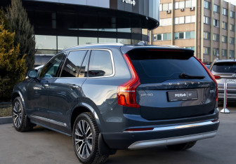 Подержанный автомобиль Volvo XC90 2021 года (5 фото)