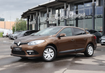 Подержанный автомобиль Renault Fluence 2014 года (21 фото)