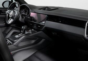 Подержанный автомобиль Porsche Cayenne 2020 года (9 фото)