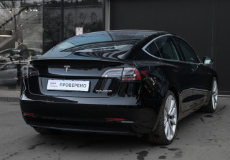 Подержанный автомобиль Tesla Model 3 2019 года (5 фото)