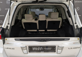 Подержанный автомобиль Lexus LX 2015 года (10 фото)