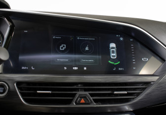 Подержанный автомобиль Geely Tugella 2022 года (17 фото)