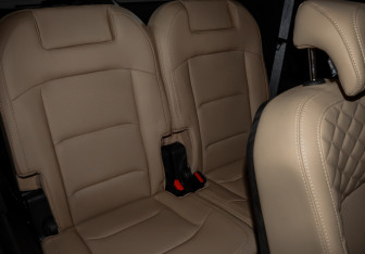 Подержанный автомобиль Geely Okavango 2023 года (17 фото)