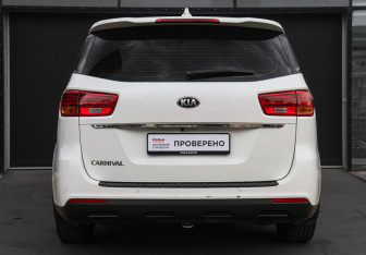 Подержанный автомобиль Kia Carnival 2018 года (5 фото)