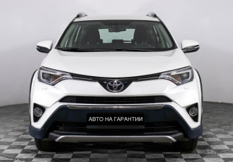 Подержанный автомобиль Toyota RAV4 2018 года (2 фото)