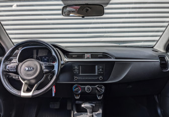 Подержанный автомобиль Kia Rio Hatchback 2021 года (13 фото)