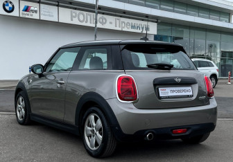 Подержанный автомобиль MINI Hatch 2020 года (7 фото)