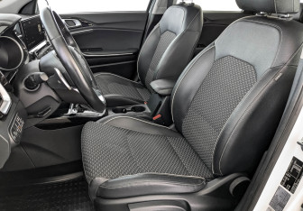 Подержанный автомобиль Kia Ceed Wagon 2022 года (20 фото)