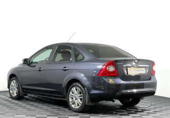 Подержанный автомобиль Ford Focus Sedan 2008 года (7 фото)