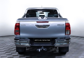 Подержанный автомобиль Toyota Hilux 2020 года (6 фото)