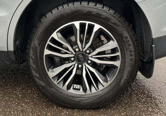 Подержанный автомобиль Geely Emgrand X7 2020 года (16 фото)