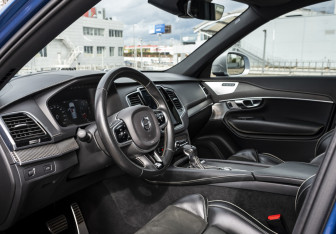 Подержанный автомобиль Volvo XC90 2019 года (9 фото)