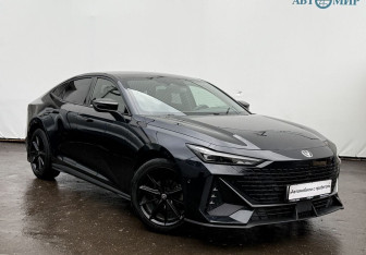 Подержанный автомобиль Changan UNI-V 2023 года (3 фото)