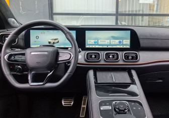 Подержанный автомобиль Jaecoo J8 2024 года (18 фото)