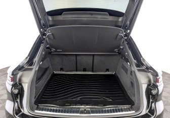 Подержанный автомобиль Porsche Cayenne 2023 года (10 фото)