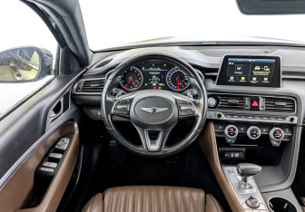 Подержанный автомобиль Genesis G70 2019 года (22 фото)