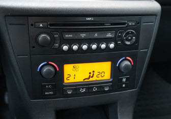 Подержанный автомобиль Citroen C4 Hatchback 2008 года (10 фото)