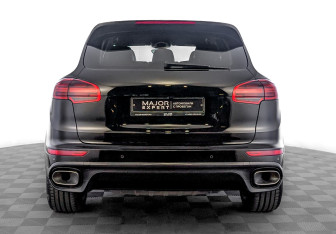 Подержанный автомобиль Porsche Cayenne 2017 года (6 фото)