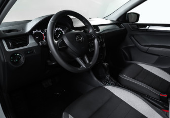 Подержанный автомобиль Skoda Rapid Liftback 2019 года (13 фото)