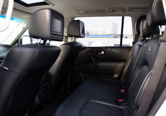 Подержанный автомобиль Infiniti QX80 2014 года (12 фото)