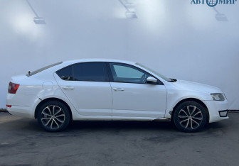 Подержанный автомобиль Skoda Octavia Liftback 2013 года (4 фото)