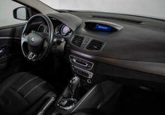 Подержанный автомобиль Renault Fluence 2013 года (9 фото)