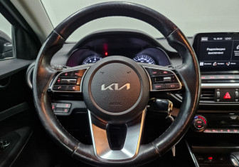 Подержанный автомобиль Kia Cerato Sedan 2021 года (21 фото)
