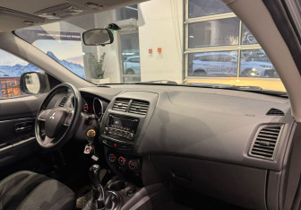 Подержанный автомобиль Mitsubishi ASX 2014 года (10 фото)