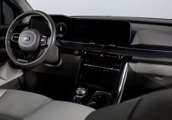 Подержанный автомобиль Kia Carnival 2020 года (12 фото)