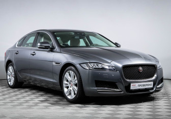 Подержанный автомобиль Jaguar XF Sedan 2017 года (3 фото)