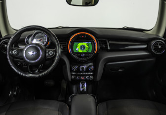 Подержанный автомобиль MINI Hatch 2019 года (13 фото)