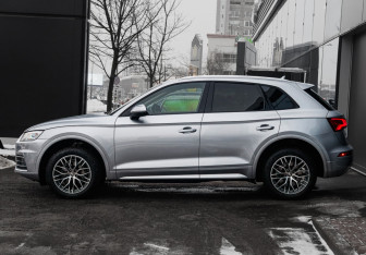 Подержанный автомобиль Audi Q5 2018 года (8 фото)