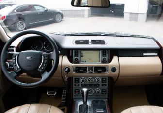 Подержанный автомобиль Land Rover Range Rover 2007 года (21 фото)