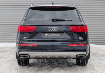 Подержанный автомобиль Audi Q7 2017 года (6 фото)