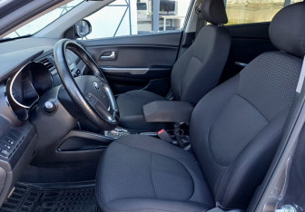 Подержанный автомобиль Kia Rio Hatchback 2016 года (19 фото)