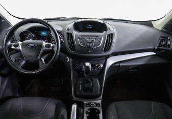 Подержанный автомобиль Ford Kuga 2015 года (6 фото)