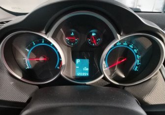 Подержанный автомобиль Chevrolet Cruze Sedan 2013 года (12 фото)