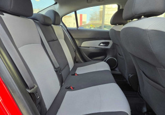 Подержанный автомобиль Chevrolet Cruze Sedan 2012 года (11 фото)