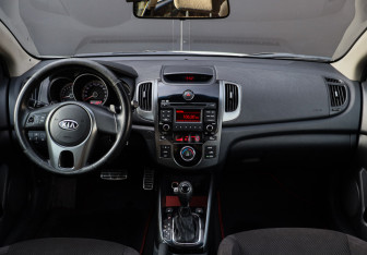 Подержанный автомобиль Kia Cerato Coupe 2011 года (9 фото)