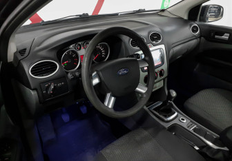 Подержанный автомобиль Ford Focus Sedan 2009 года (7 фото)