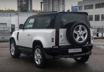 Подержанный автомобиль Land Rover Defender Suv 2021 года (7 фото)
