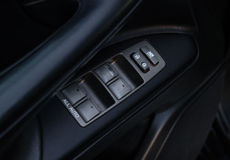 Подержанный автомобиль Lexus LX 2011 года (20 фото)