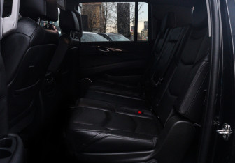 Подержанный автомобиль Cadillac Escalade Suv 2018 года (10 фото)